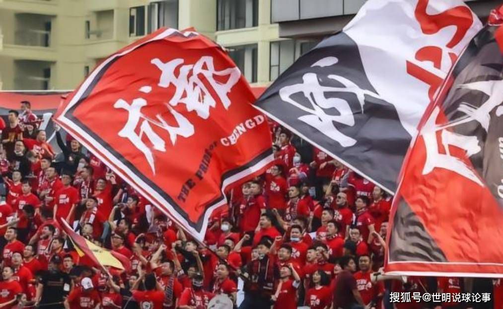 第40分钟，莱奥肘击阿尔米隆染黄。